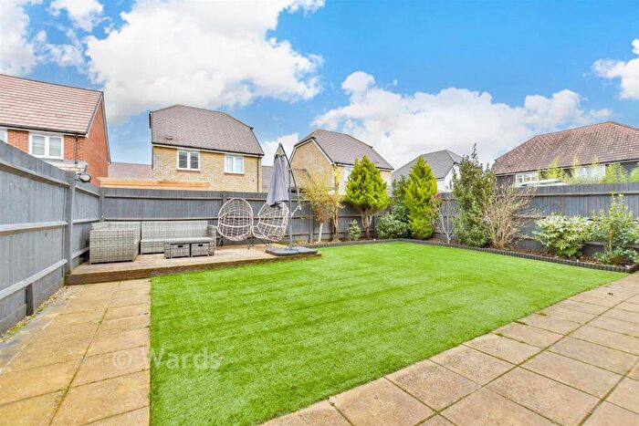 3 Bedroom Link Detached House For Sale In Haffenden Avenue, Sittingbourne, Kent, ME10