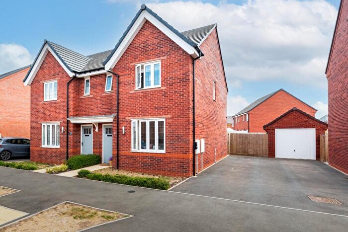 3 Bedroom Semi-Detached House For Sale In Balsam Lane, Warwick, CV34