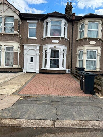 1 Bedroom Flat To Rent In Bedroom Flat – De Vere Gardens, Ilford, IG1