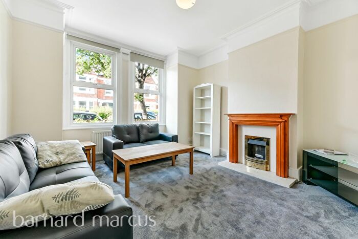 2 Bedroom Property To Rent In Quinton Street, London, SW18