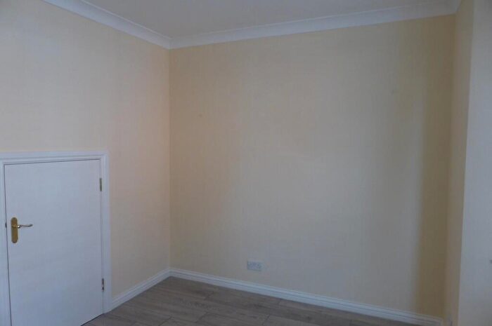 1 Bedroom Flat To Rent In High Street, Ewell, KT17