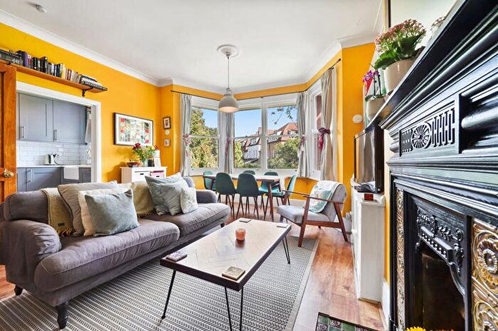 2 Bedroom Flat For Sale In Riggindale Road, London, SW16