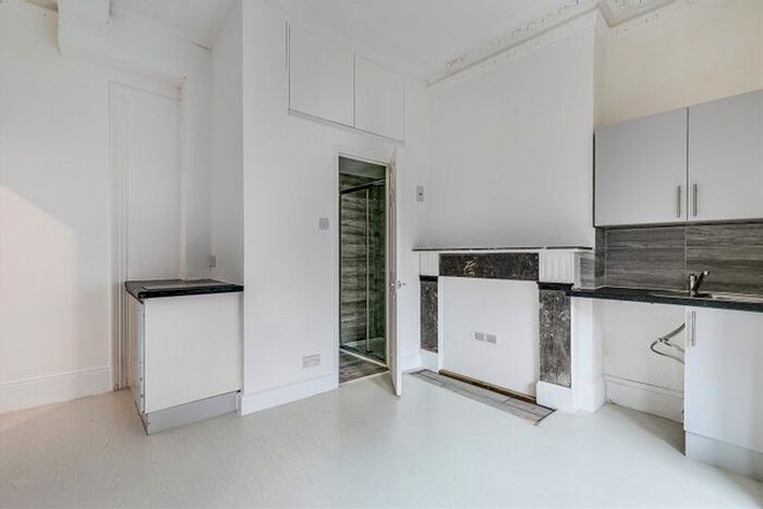 Studio To Rent In Munster Road, Munster Village, SW6