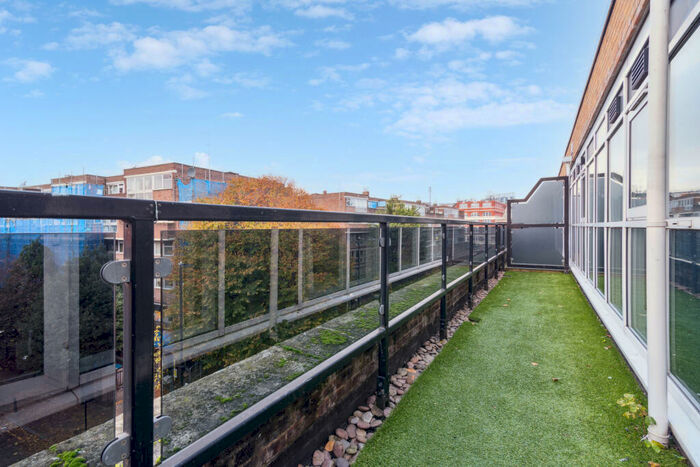 2 Bedroom Flat To Rent In The Courtyard, Goswell Road, EC1V