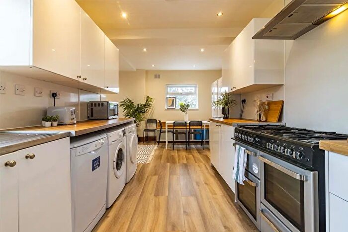 7 Bedroom Semi-Detached House To Rent In Harrowby Road, Nottingham, NG7