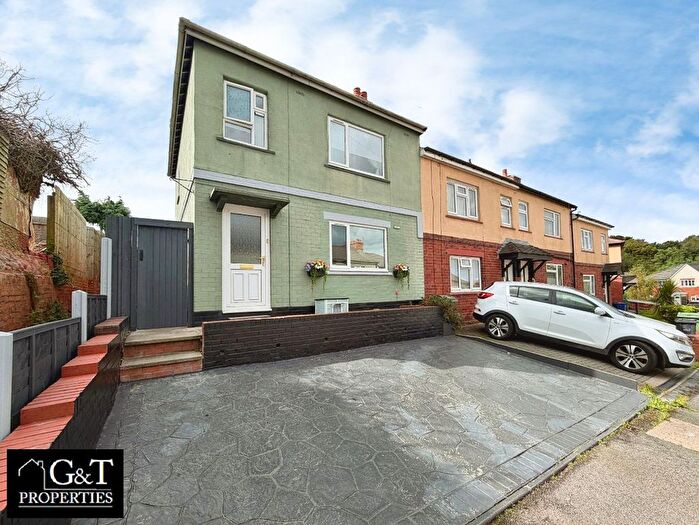 3 Bedroom End Terrace House For Sale In Hartland Avenue, Bilston, WV14