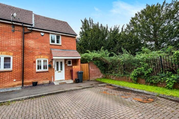 2 Bedroom End Of Terrace House To Rent In Swallows Croft, Reading, Berkshire, RG1