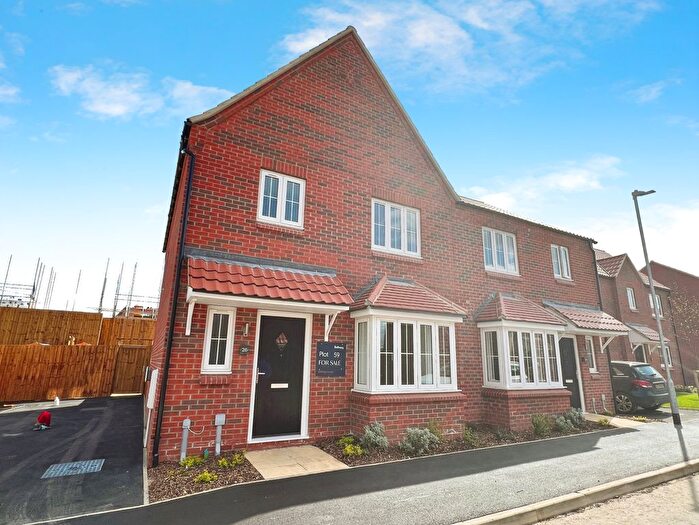 3 Bedroom Semi-Detached House For Sale In The Willows, Ancaster, Grantham, NG32