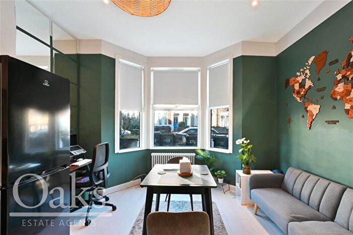 1 Bedroom Apartment For Sale In Holmesdale Road, South Norwood, SE25