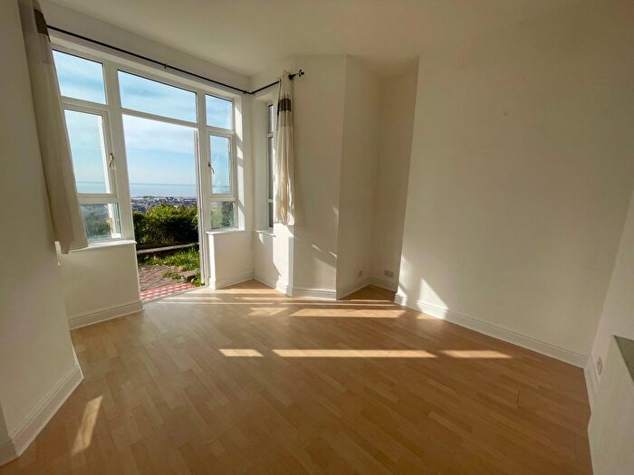 3 Bedroom Flat To Rent In The Promenade, Swansea, SA1