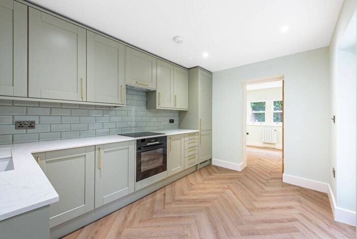 2 Bedroom Flat For Sale In Ingham Road, West Hampstead, London, NW6