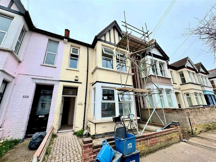 3 Bedroom Flat To Rent In Burdett Avenue, Westcliff-On-Sea, SS0