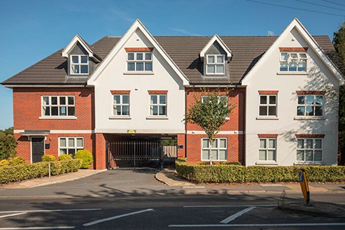 2 Bedroom Flat To Rent In New Haw Road, New Haw, Surrey, KT15