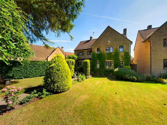 4 Bedroom Detached House To Rent In Grange Park, Bristol, BS16