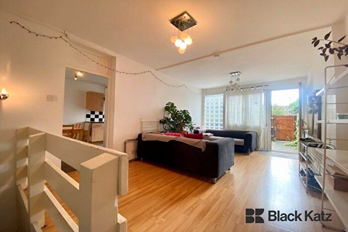 4 Bedroom Flat To Rent In Longshore, Deptford, SE8
