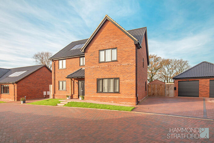 4 Bedroom Detached House For Sale In Garnier Meadow, Attleborough, NR17