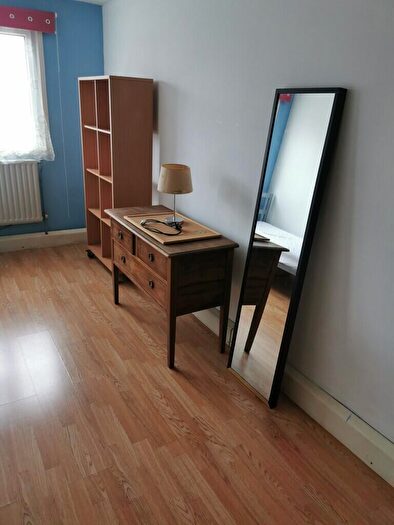 3 Bedroom Apartment To Rent In Park Barn Drive, GU2