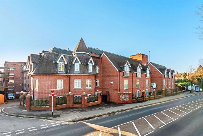 1 Bedroom Apartment For Sale In Royal Swan Quarter, Leatherhead, KT22