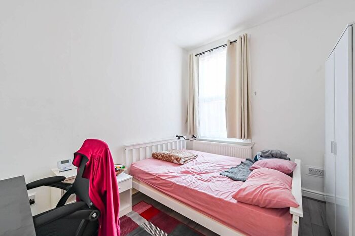 4 Bedroom Terraced House To Rent In Bow Common Lane, Bow, London, E3