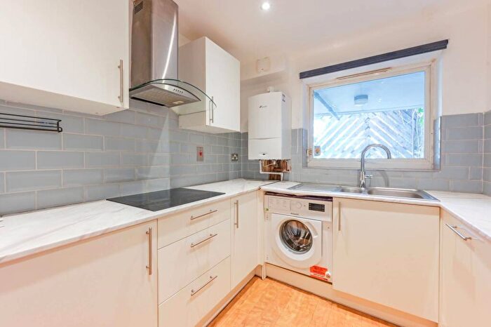 1 Bedroom Flat For Sale In Caraway Heights, Tower Hamlets, London, E14