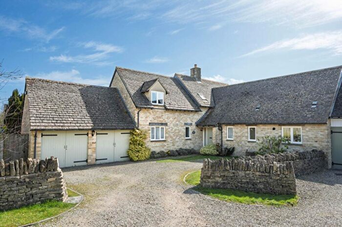 4 Bedroom Link Detached House For Sale In Chadlington Barns, Chadlington, OX7