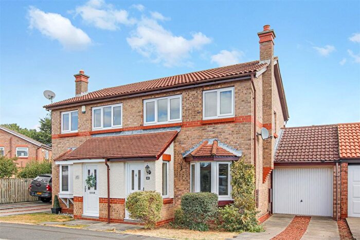 3 Bedroom Semi-Detached House For Sale In Crestbrooke, Northallerton, DL7