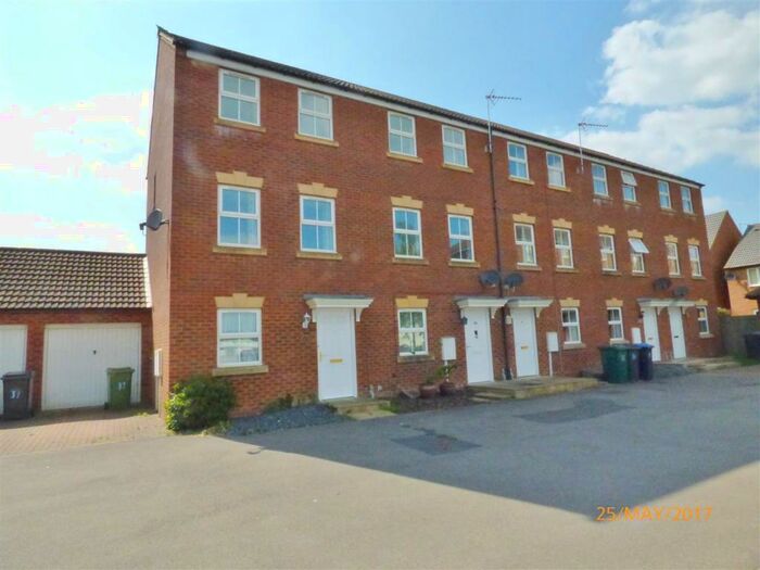 3 Bedroom Town House To Rent In Fount Court, Market Harborough, LE16