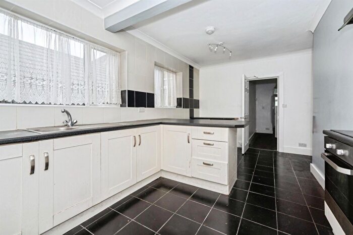 3 Bedroom Semi-detached House For Sale In Southend Road, Grays, RM17