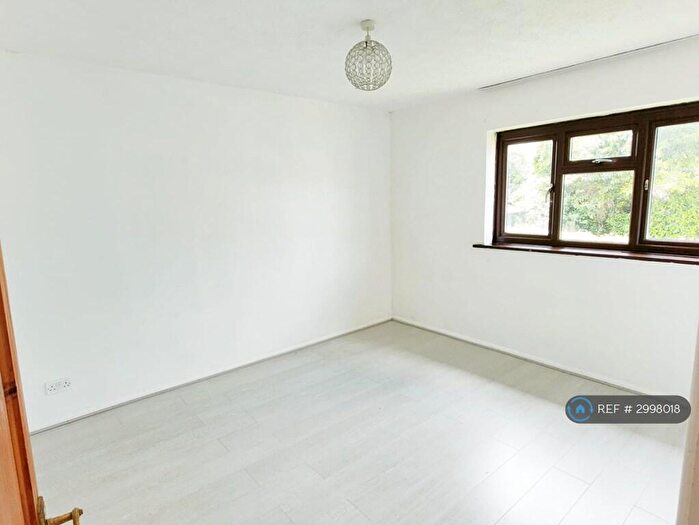 2 Bedroom Flat To Rent In Bookerhill Road, High Wycombe, HP12