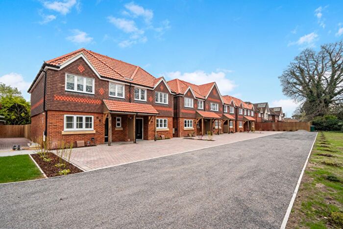 4 Bedroom Terraced House For Sale In Westfield Road, Woking, GU22