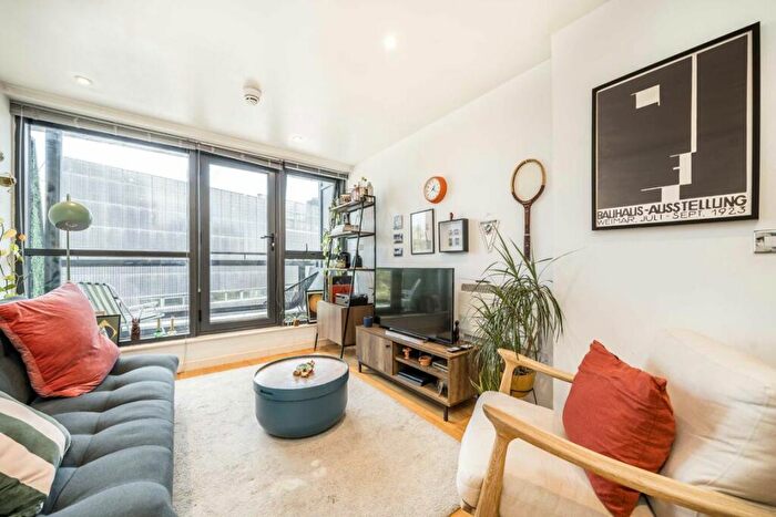 1 Bedroom Flat To Rent In Salway Place, Stratford, E15