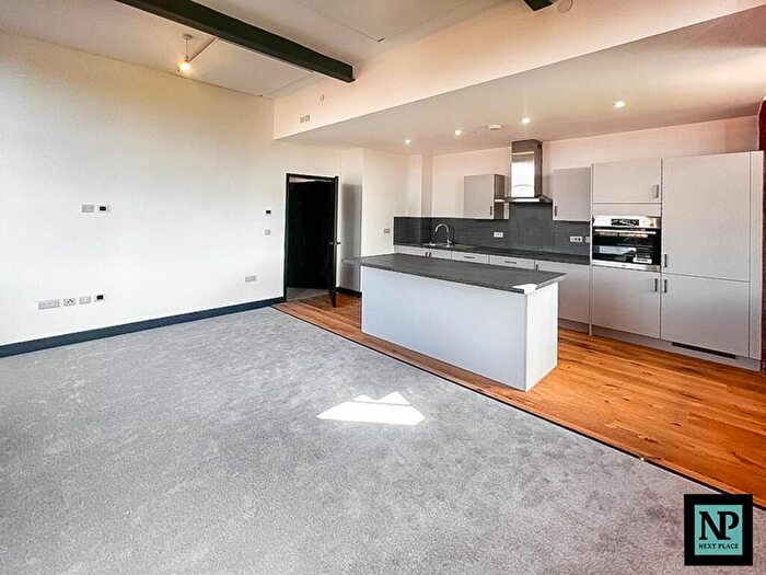 3 Bedroom Flat To Rent In Tolson Court, Fazeley, B78