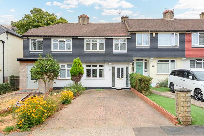 3 Bedroom Terraced House For Sale In Knollmead, Surbiton, KT5