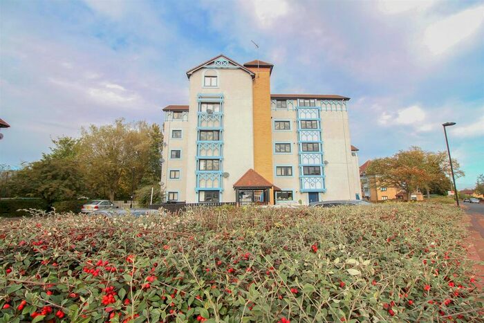 3 Bedroom Flat To Rent In Horsley Court, Newcastle Upon Tyne, NE3