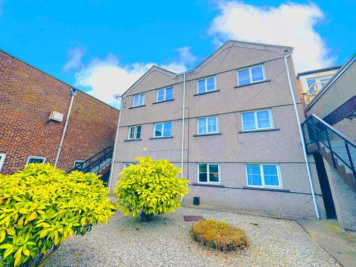 2 Bedroom Flat To Rent In New Road, Skewen, Neath, SA10