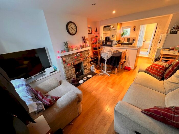 2 Bedroom Cottage To Rent In Nursery Row, Barnet, North London, EN5