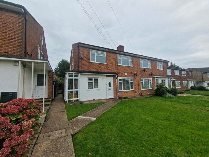 2 Bedroom Maisonette To Rent In Chingford, E4