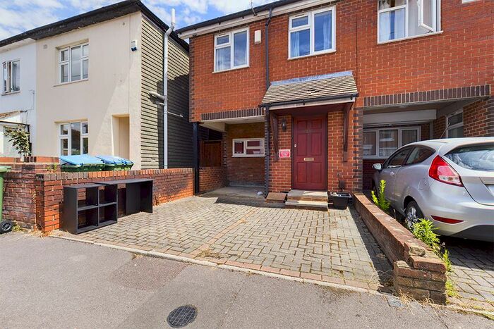 5 Bedroom Private Hall To Rent In Spear Road, Southampton, SO14