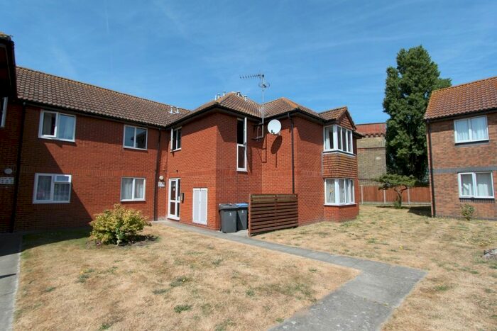 1 Bedroom Flat To Rent In Walcheren Close, Deal, CT14