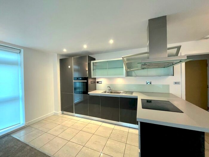 2 Bedroom Apartment To Rent In Riverside Lodge, Palatine Road, M20