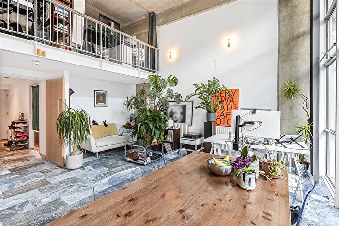 2 Bedroom Flat To Rent In Kingsland Road, London, E8