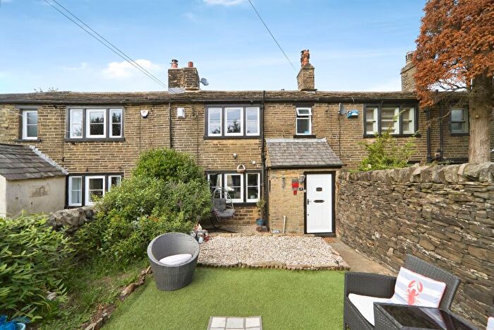 2 Bedroom Cottage For Sale In Cliffe View, Allerton, Bradford, BD15