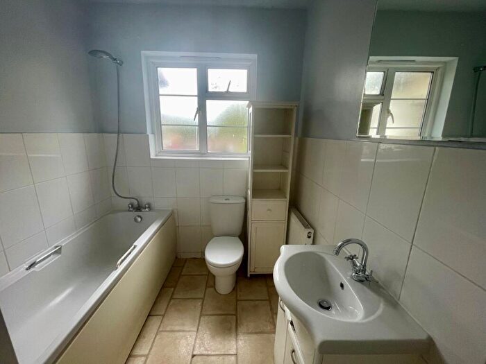 2 Bedroom Flat To Rent In St. Thomas Drive, Pinner, Greater London, HA5