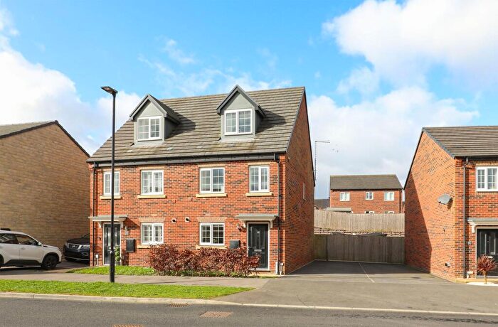 3 Bedroom Semi-Detached House For Sale In Winder Avenue, Halfway, S20