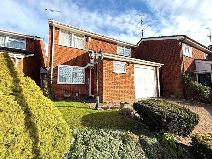 4 Bedroom Detached House For Sale In Ventnor Gardens, Bramingham, Luton, Bedfordshire, LU3