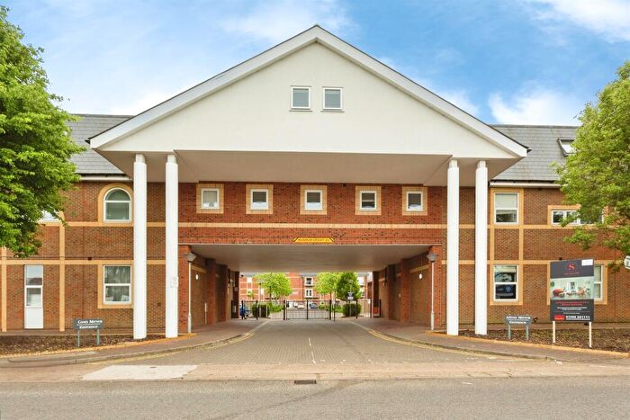 2 Bedroom Apartment For Sale In Alton Mews, Aylesbury, HP19