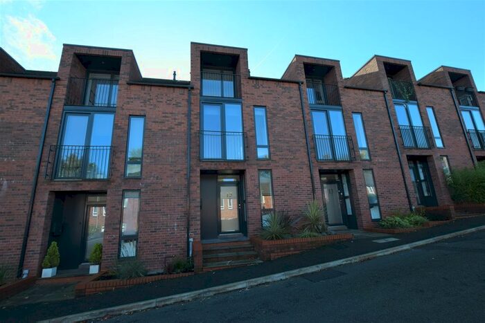 3 Bedroom Mews House To Rent In Loney Street, Macclesfield, SK11