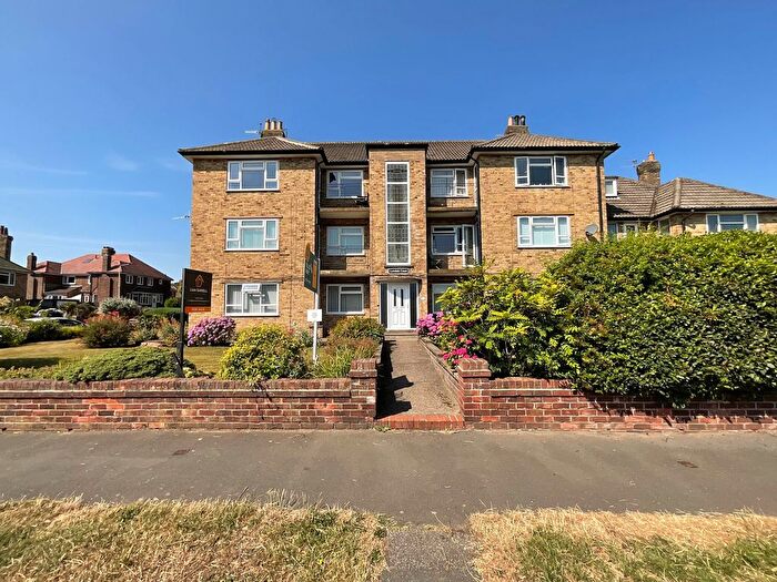 2 Bedroom Flat For Sale In Weydale Avenue, Scarborough, YO12
