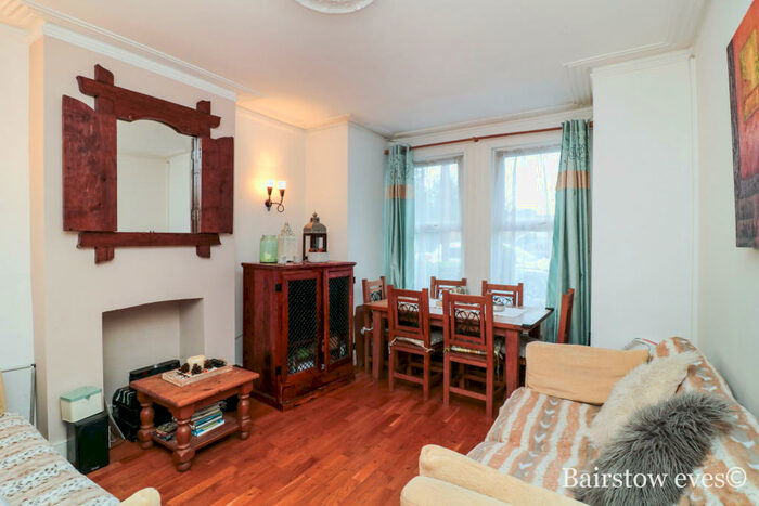 2 Bedroom Flat To Rent In First Avenue, Enfield, EN1