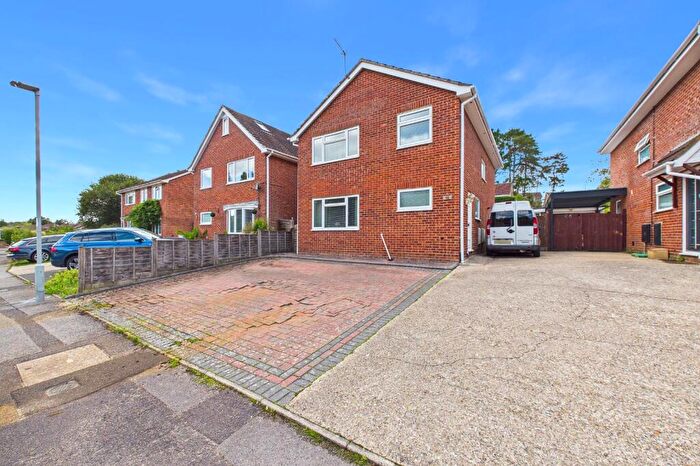 4 Bedroom Detached House For Sale In Lytchett Drive, Broadstone, Dorset, BH18